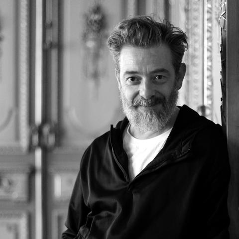 Chorégraphe, plasticien ou curateur